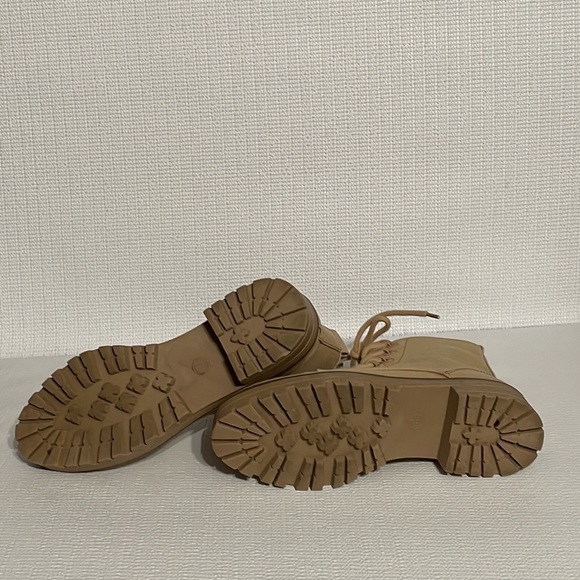 Universal thread, laced up, canvas booties, Size 8 - Picture 6 of 12